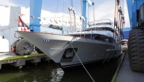Benetti Classic 121 Yacht Dyna (hull BC129) hitting the water